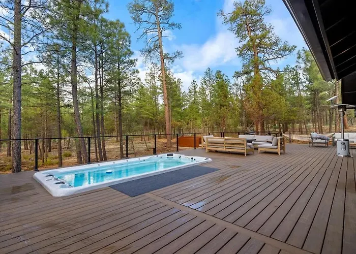 Stylish Fire Pit Hot Tub & Forest Views