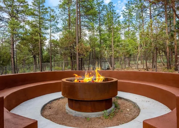 Stylish Fire Pit Hot Tub & Forest Views Holiday home *