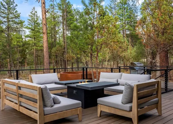 Stylish Fire Pit Hot Tub & Forest Views Holiday home *