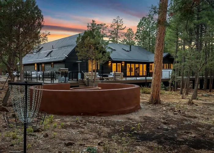 Stylish Fire Pit Hot Tub & Forest Views *
