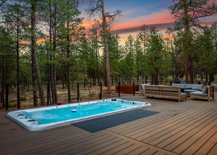 Stylish Fire Pit Hot Tub & Forest Views * Pinetop-Lakeside