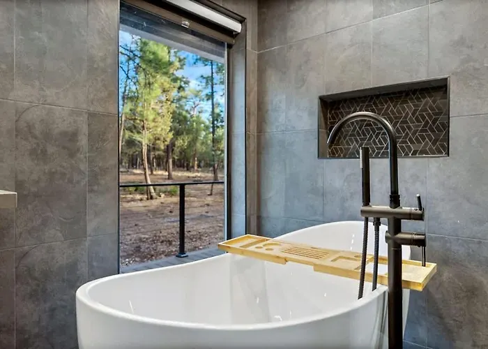 Stylish Fire Pit Hot Tub & Forest Views Holiday home