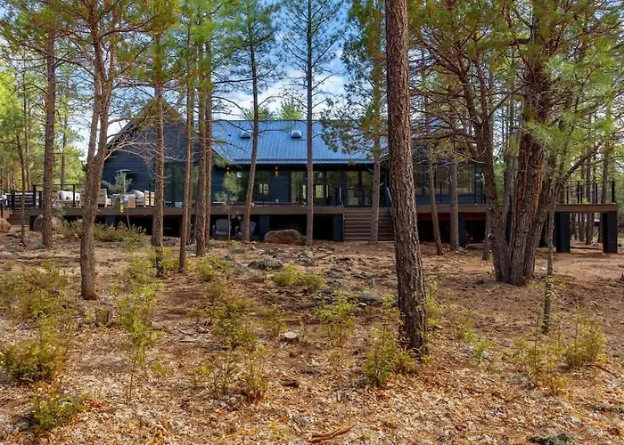 Stylish Fire Pit Hot Tub & Forest Views Holiday home