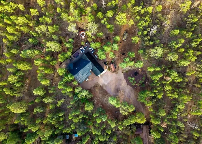 Stylish Fire Pit Hot Tub & Forest Views