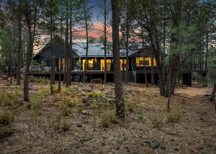 Stylish Fire Pit Hot Tub & Forest Views *