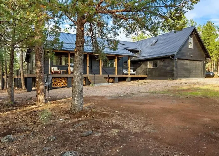 Stylish Fire Pit Hot Tub & Forest Views