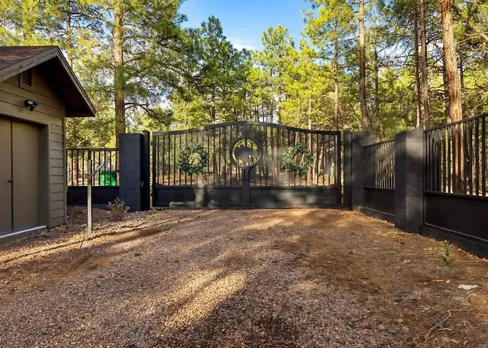 Stylish Fire Pit Hot Tub & Forest Views