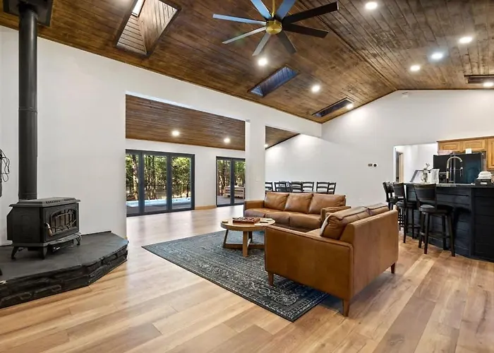 Holiday home Stylish Fire Pit Hot Tub & Forest Views