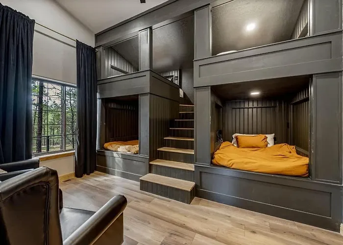 Stylish Fire Pit Hot Tub & Forest Views Holiday home